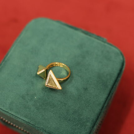 MeBlush Signature Ring – Where Elegance Meets Everyday Glam